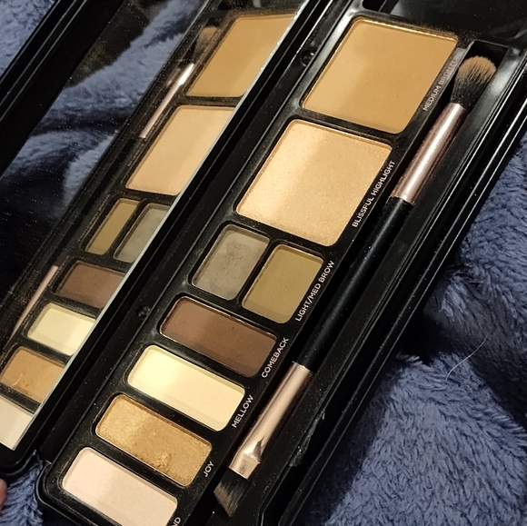 Multiple Brands Makeup Bundle (4 Items) - Picture 10 of 10